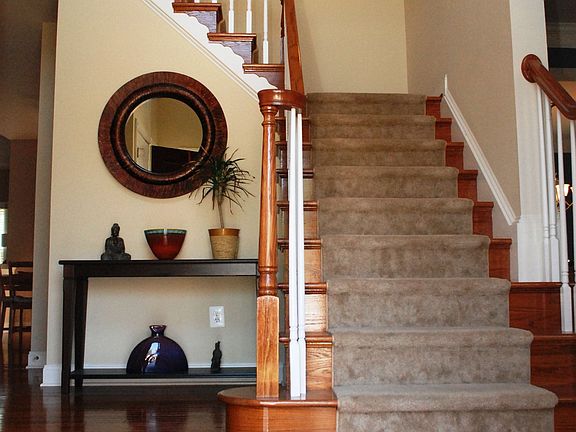 2 Story hardwood foyer