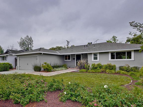 3rd image of 1040 Cuesta Dr