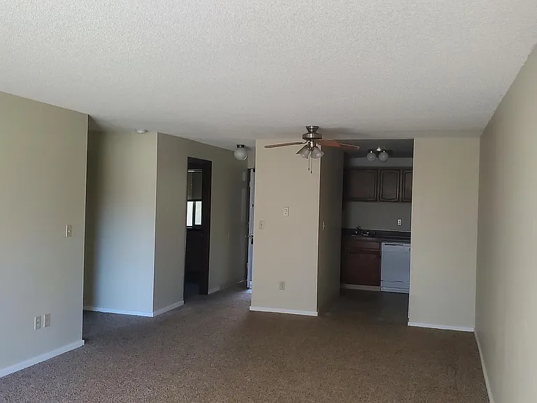 Marine Terrace Apartments — Photo 6