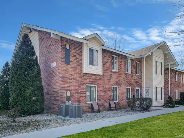 22 Kiowa Court #22, Coram, NY 11727