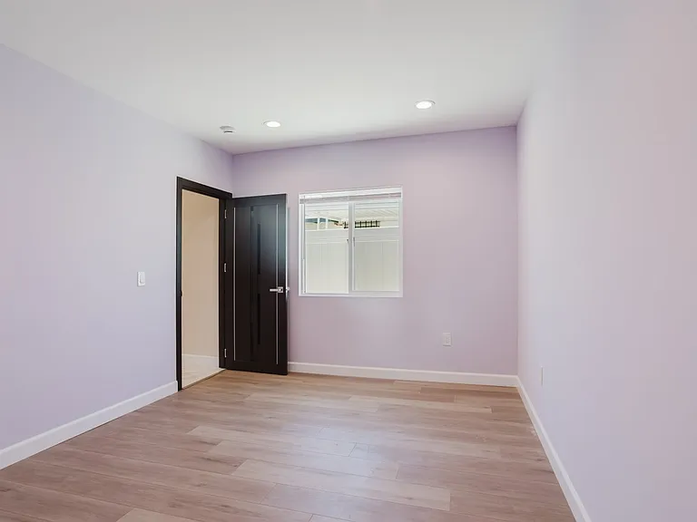 6550 Beeman Ave — Photo 20