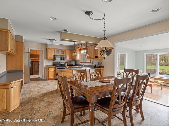 5th image of 4 Pin Oak Drive