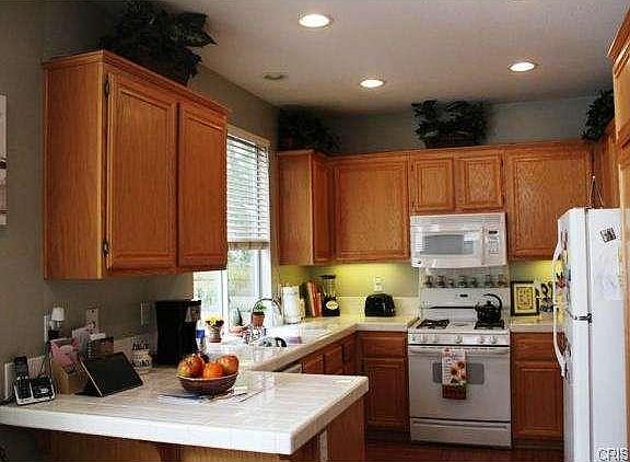 4th image of 28350 Mayfair Dr