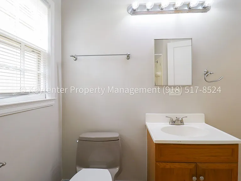 3322 E 23rd St — Photo 27