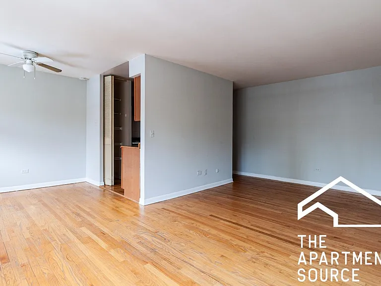512 W Briar Pl #2 — Photo 1