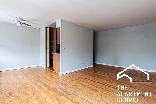 512 W Briar Pl Photo 1