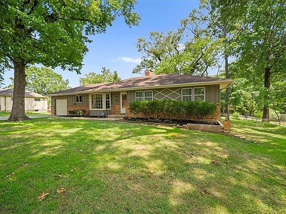 3rd image of 6111 Melrose Ln