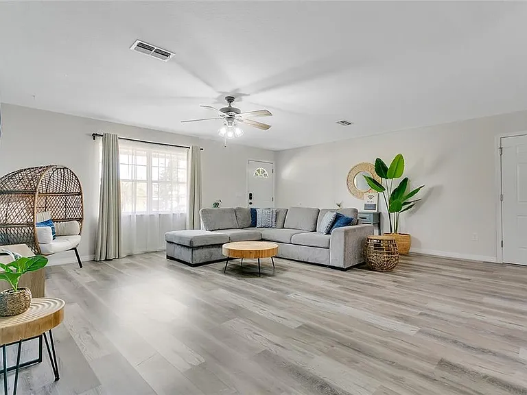 2522 Evergreen Dr — Photo 2