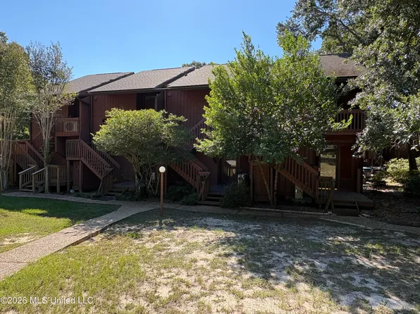 225 Lakeside Villa #D, Diamondhead, MS 39525