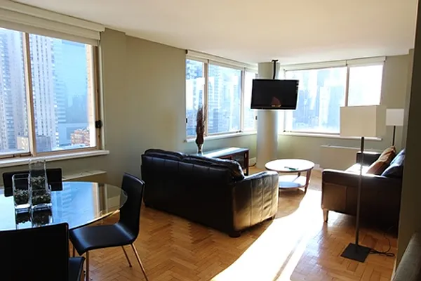 Rented by Maison International | media 32