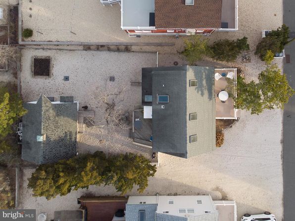 343 N 6th St, Surf City, NJ 08008