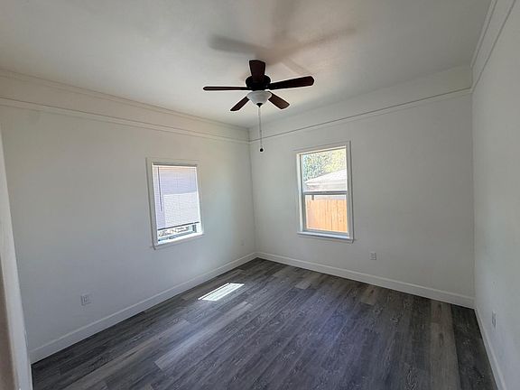 4th image of 2427 E Tyler Ave