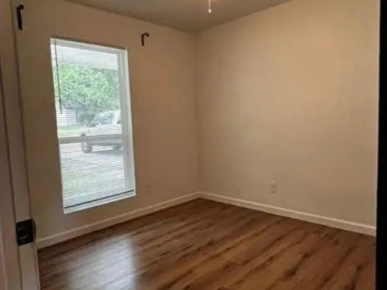 3320 N Ave — Photo 15