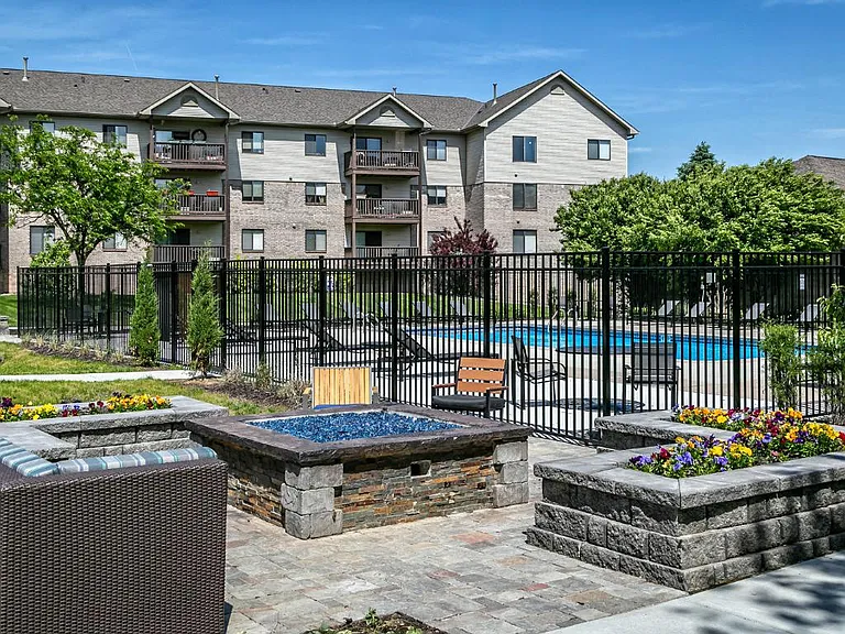 Southwest Gables Apartments — Photo 40