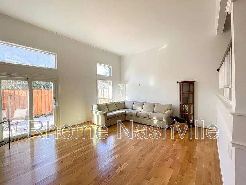 3 bed, 3.5 bath, 2363 sqft, $3,400 — Photo 4
