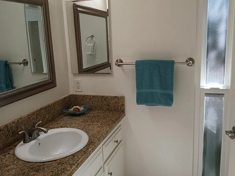 Eastbluff Townhomes — Photo 12