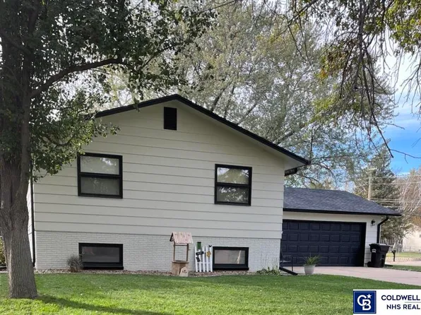 1325 N Florida Ave, York, NE 68467