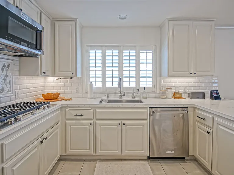1543 Stanford Ave — Photo 18