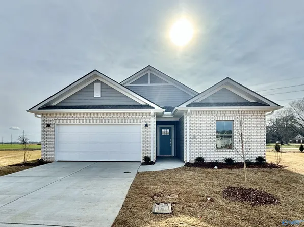 7104 Hampton Mill Dr SE, Owens Cross Roads, AL 35763