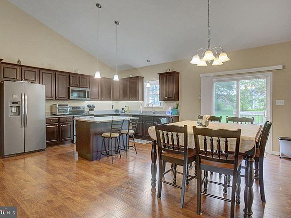 3rd image of 3799 Percy Ave