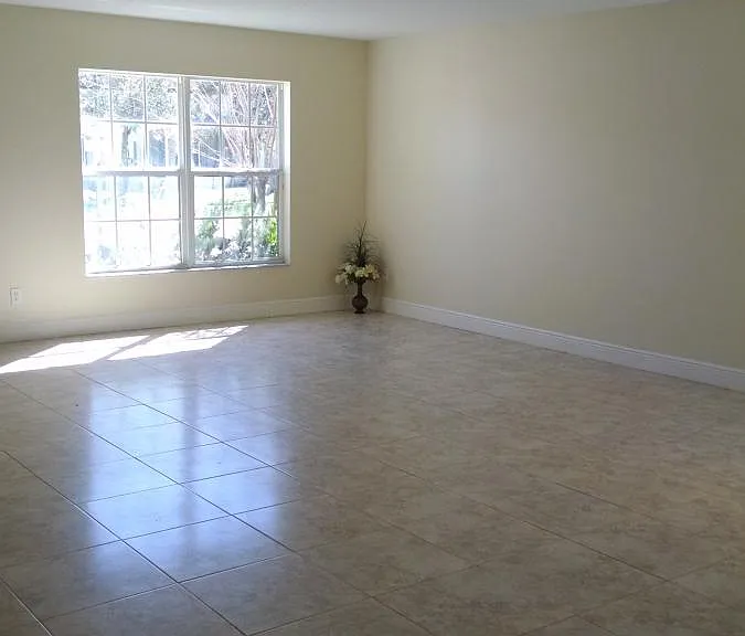 452 Windrose Dr — Photo 2