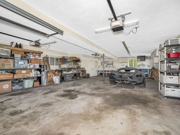 12 Dawn Dr, Chelmsford, MA 01824