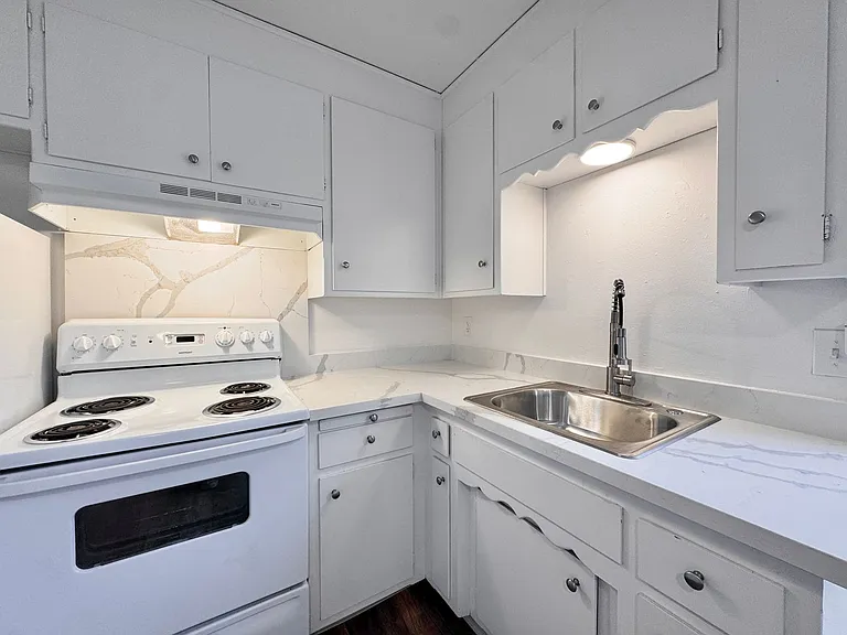 2409 Q Street — Photo 8