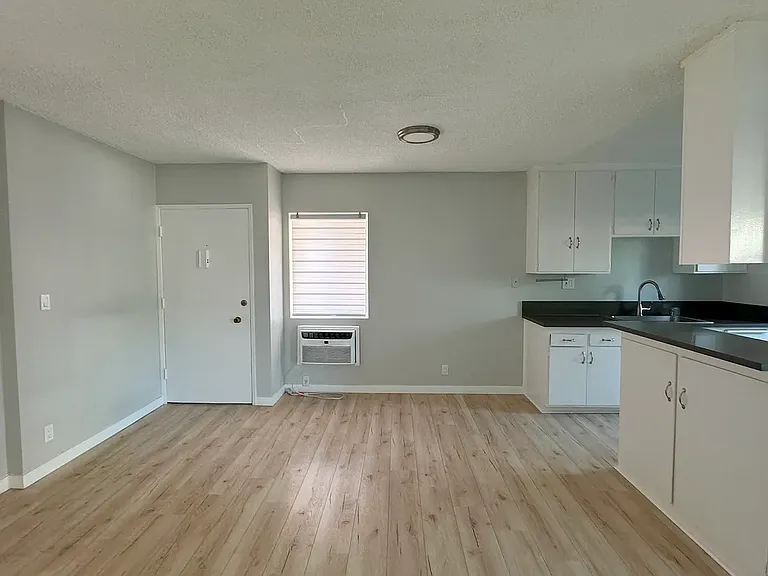 5505 Corteen Pl #7 — Photo 8