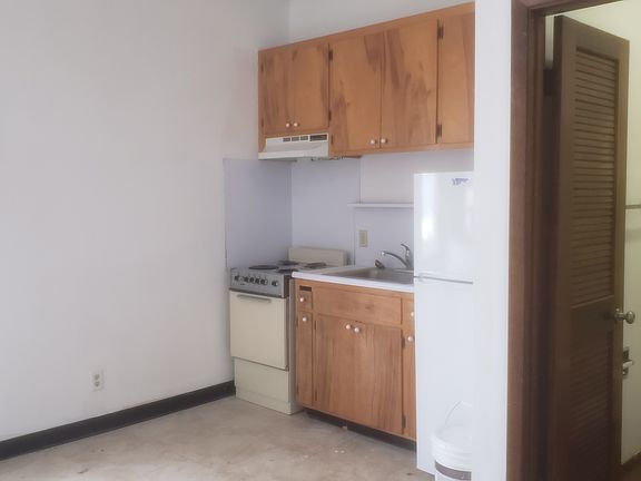 5th image of 1561 N Van Ness Ave #15