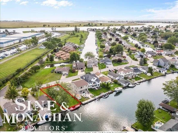 6358 Marina Dr, Algonac, MI 48001