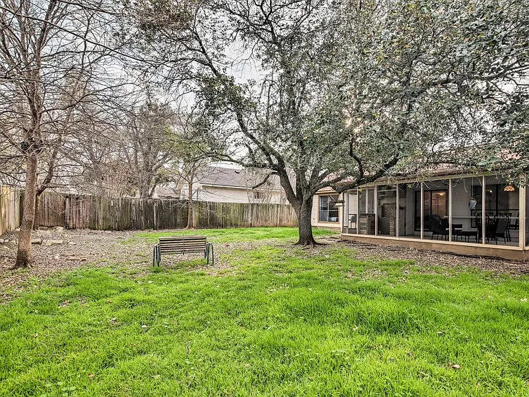 906 Elmwood Trl — Photo 25