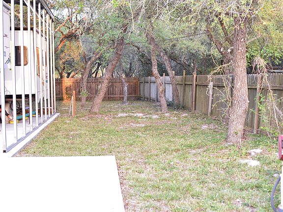5th image of 830 Steart St
