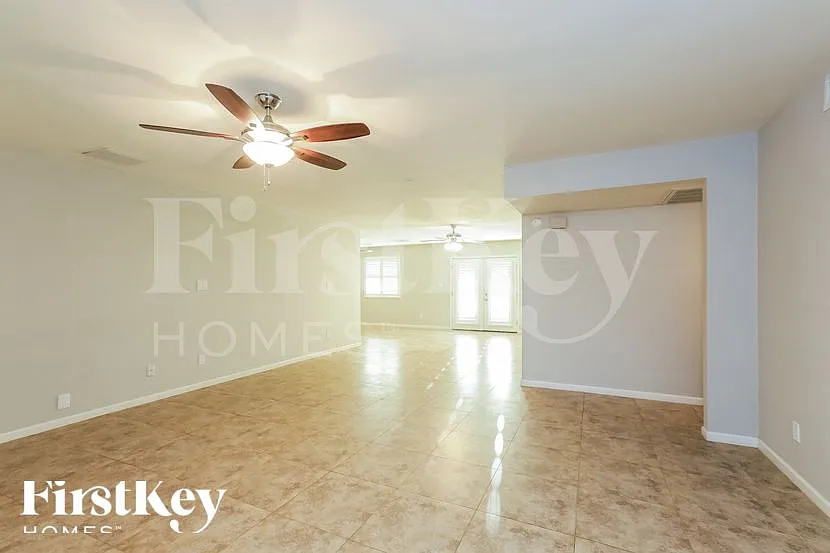 3 bed, 2.0 bath, 1633 sqft, $2,590 — Photo 3