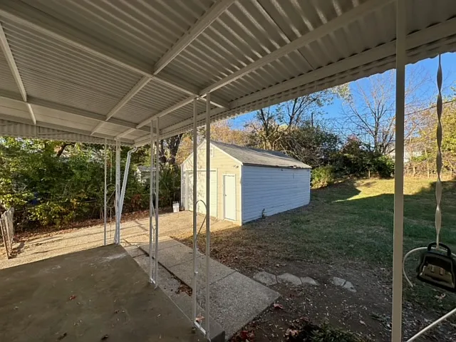425 Meadow Park — Photo 29