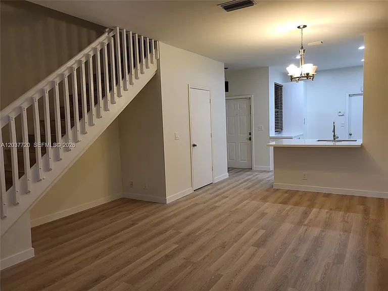 1990 Madeira Dr — Photo 3