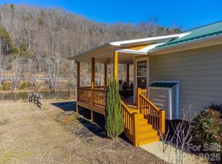 990 Hornet Dr, Whittier, NC 28789