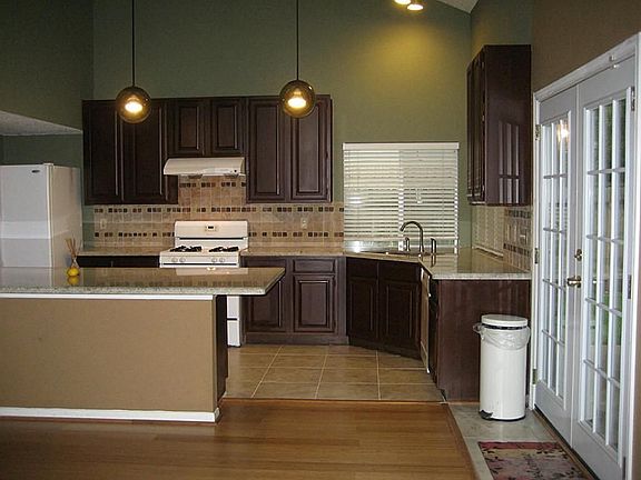 3rd image of 3434 Streamside Ln