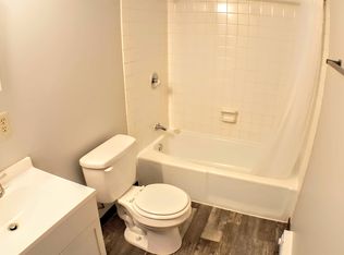 2419 Central Ave #9, Dubuque, IA 52001