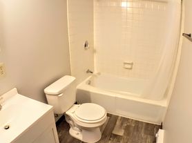 2419 Central Ave, Dubuque, IA