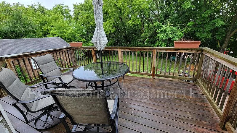 3 bed, 1.0 bath, 1200 sqft, $3,150 — Photo 2