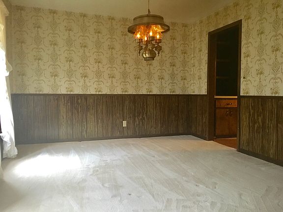 4th image of 235 Hillcrest Dr