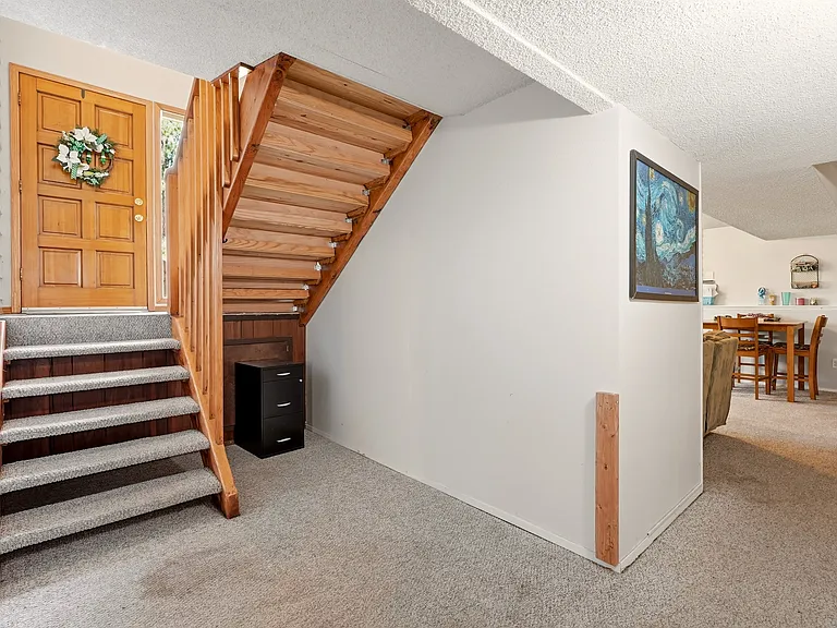 stairs to lower level