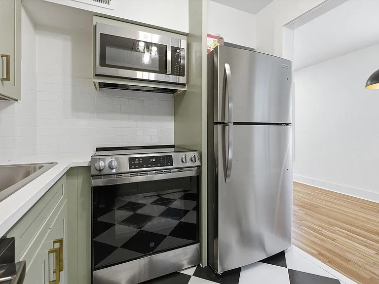 421 E Jennings St — Photo 21