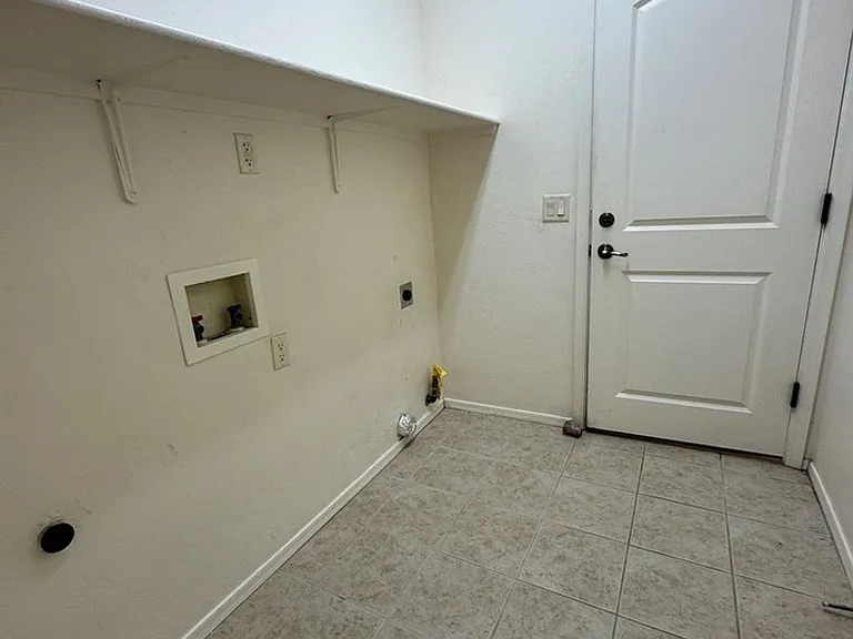 3603 Plaza De La Rosa — Photo 20