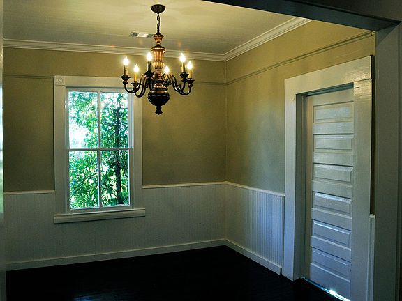5th image of 821 E De Leon St