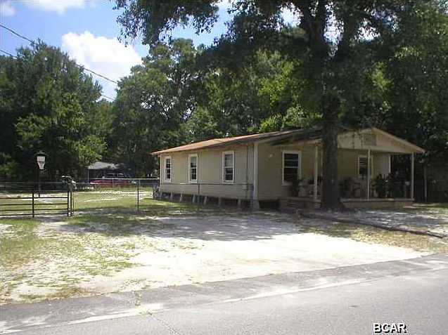 2nd image of 2715 E 8th Plz