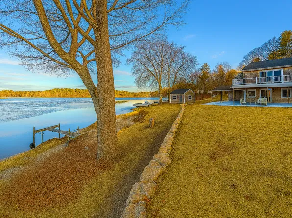 27 Carrier Ln, Sutton, MA 01590