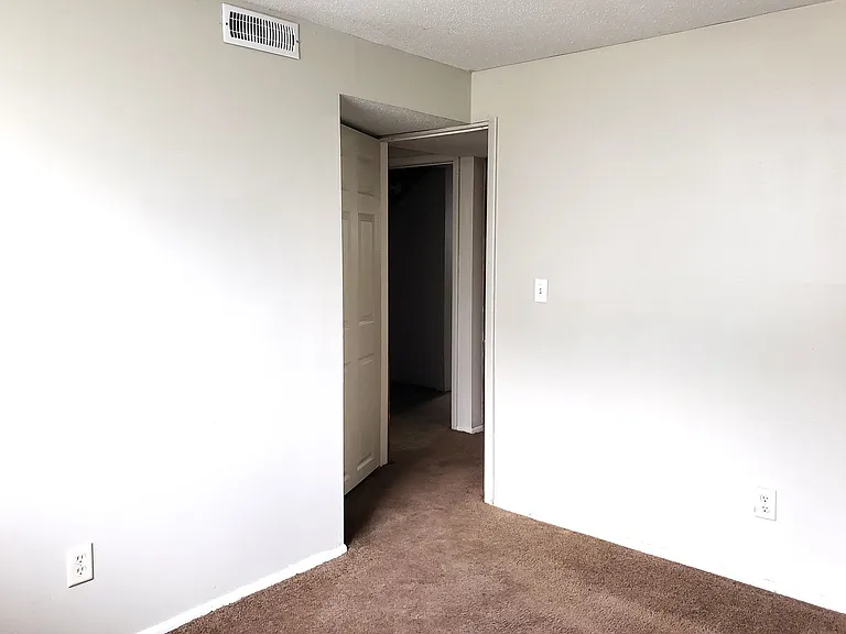 1220 W Patterson Ave — Photo 16