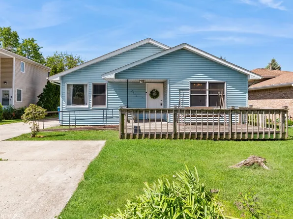 2211 Greengold St, Crest Hill, IL 60403