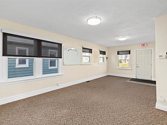 4th image of 2555 Oakland Ave